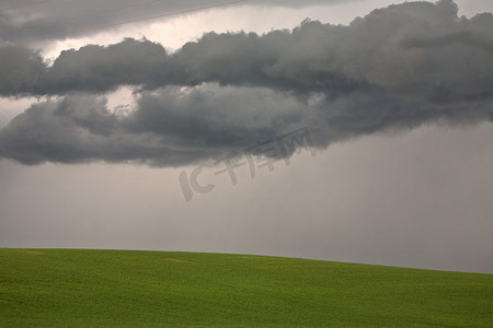 风景秀丽的萨斯喀彻温省即将下雨