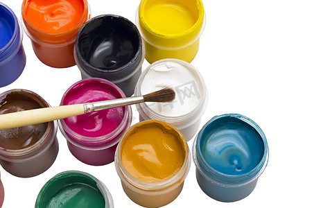 多彩的水粉颜料和画笔