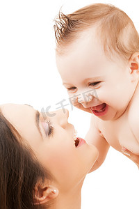 哈哈大笑卡通人物摄影照片_快乐的妈妈和可爱的宝宝
