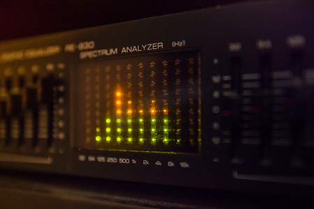 音频条摄影照片_音频系统上的图形均衡器条