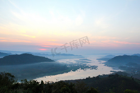 从 Phu Huay Isan 在泰国廊开的山景。