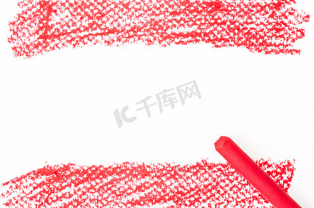 用粉彩棒制作的红色抽象纹理。