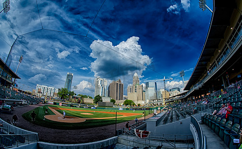 大棒球摄影照片_bbt 棒球夏洛特 nc 骑士棒球场和城市 skyl