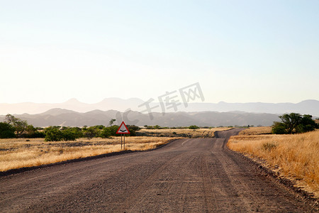 碎石路摄影照片_纳米比亚的碎石路