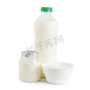 酸乳摄影照片_牛奶、酸奶和意大利乳清干酪
