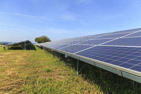 在绿色领域的太阳能电池板，太阳能发电站