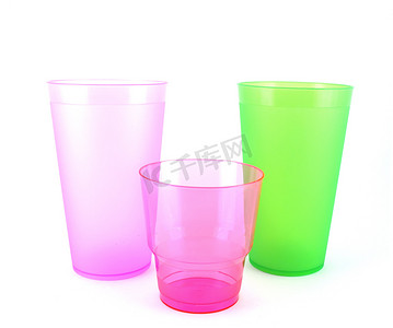 绿色和粉色杯子