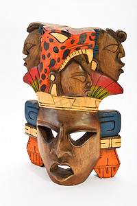 印地安人玛雅阿兹台克木绘的面具与咆哮的捷豹汽车和 h