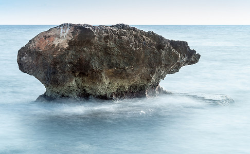 海中的岩石