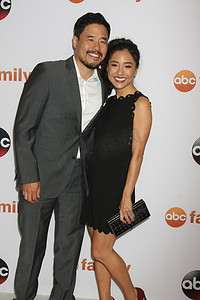 Randall Park、Constance Wu 在 ABC TCA 2015 年夏季新闻巡回派对上，贝弗利希尔顿酒店，比佛利山庄，加利福尼亚州 08-04-15/ImageCollect