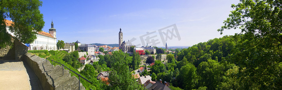捷克共和国夏季耶稣会学院和圣雅各布教堂全景