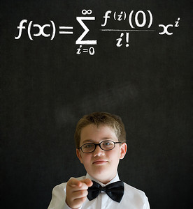 数学思考摄影照片_教育需要你思考有数学方程式的男孩商人