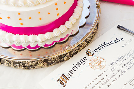 蛋糕结婚证