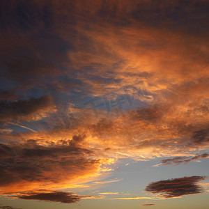 夕阳的天空。