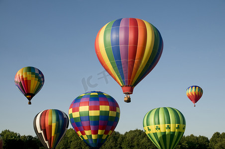 热气球在热气球节上升空或升空