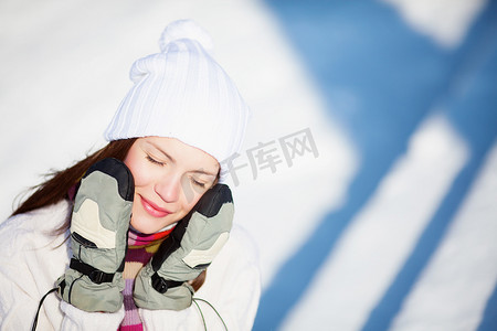 玩雪的女孩