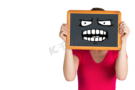 妇女用黑板遮脸的合成图像