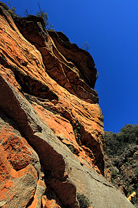 澳大利亚国家山口沿线令人惊叹的红色悬崖