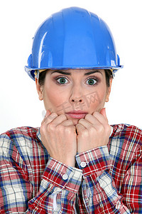 害怕的女性建筑工人