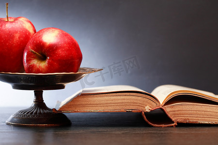旧书和苹果