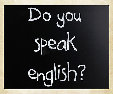 说英语摄影照片_“你会说英语吗”用白色粉笔在黑板上手写