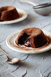巧克力蛋糕蛋糕摄影照片_巧克力泥蛋糕