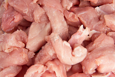 新鲜切块猪肉摄影照片_猪肉切块的特写