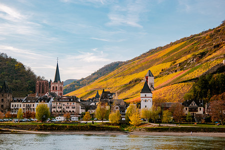 中世纪ppt摄影照片_在德国旅行 - 莱茵河游船、美丽的中世纪小镇和葡萄酒田