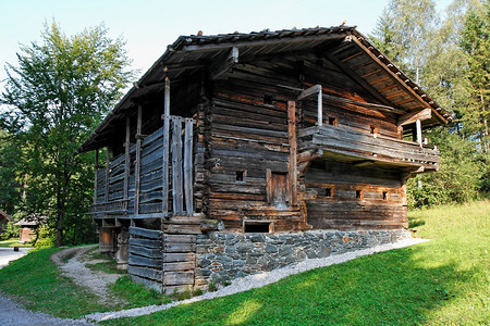 奥地利萨尔茨堡露天博物馆的老农夫木屋