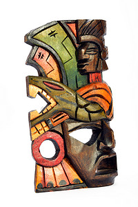玛雅人摄影照片_印度玛雅阿兹特克木制面具，上面有蟒蛇和美洲虎，被隔离