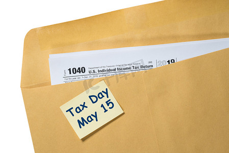 到期日摄影照片_由于信封上的冠状病毒延迟，5 月 15 日的纳税日提醒