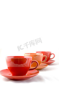 红色碟子摄影照片_杯子和碟子隔离在白色背景上