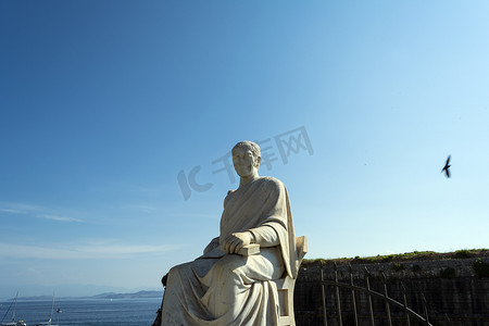 英国高级专员吉尔福德在希腊科孚镇博斯切托公园的雕像