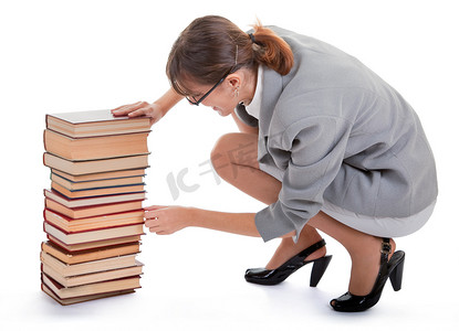 女人和一堆书
