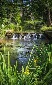迷彩牛津布摄影照片_格林普顿村的小瀑布