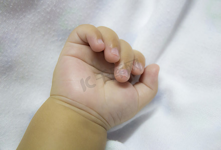 人类命运摄影照片_刚出生的婴儿的手