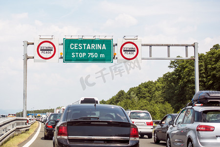 克罗地亚高速公路夏季交通堵塞
