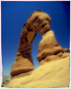 效果图：美国犹他州拱门国家公园的精致拱门