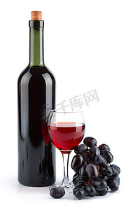 一瓶红酒、玻璃和葡萄分离