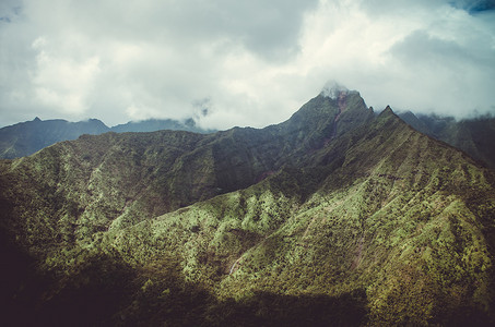 美国考艾岛 Waialeale 火山的鸟瞰图和近似图