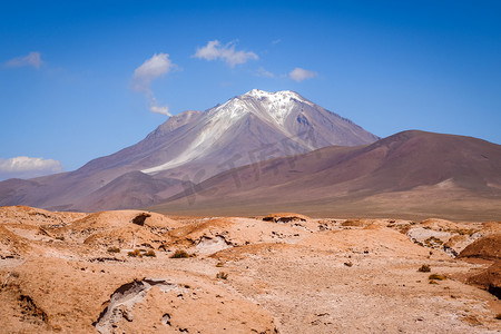 玻利维亚南利佩斯的山脉和沙漠景观