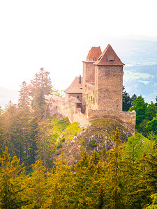 捷克共和国波希米亚森林苏马瓦 Kasperske Hory 附近的中世纪 Kasperk 城堡