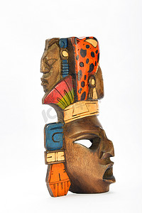 印地安人玛雅阿兹台克木绘的面具与咆哮的捷豹汽车和 h