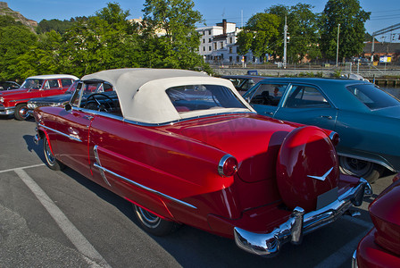 1953摄影照片_上午在哈尔登市举行的汽车会议（1953 福特维多利亚皇冠）