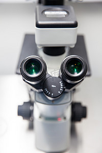 教育立体摄影照片_实验室立体显微镜目镜的特写