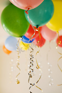 气球派对摄影照片_一组彩色派对气球