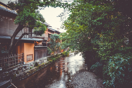 日式文化摄影照片_K 祗园区白川河上的传统日式房屋