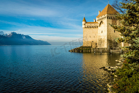 西庸城堡和日内瓦湖