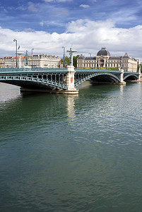 里昂大学桥