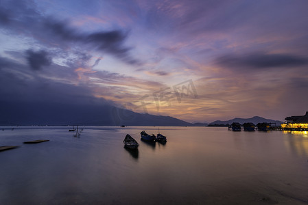 “Lap An”泻湖美丽的日落 越南顺化市 Lang Co 镇美丽而著名的泻湖，用于生态自然旅游。